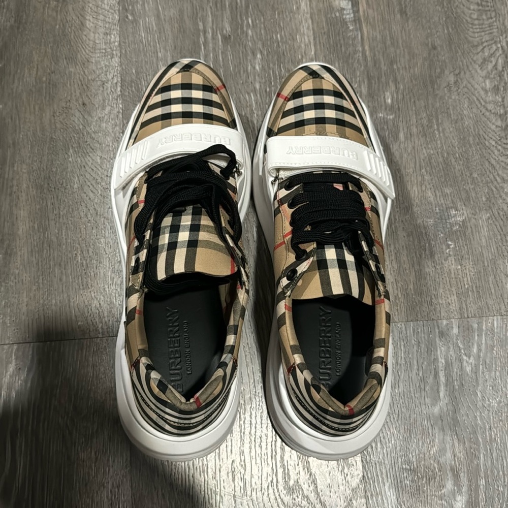 Burberry Vintage Check Cotton Sneakers
Color: Archive beige
Men’s Size 10.5 (44)